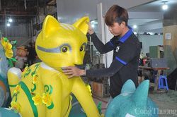 Khám phá xưởng sản xuất linh vật Mèo trang trí đường hoa Nguyễn Huệ Tết Nguyên đán 2023