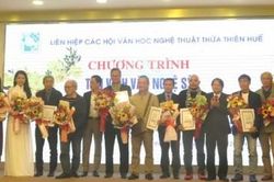 Văn hóa - Nghệ thuật Thông tin văn hóa Tôn vinh văn nghệ sĩ, trao tặng thưởng cho 13 tác phẩm xuất sắc