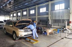 Các trung tâm đăng kiểm tăng ca để giải phóng phương tiện