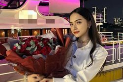 Chia tay Matt Liu, Hương Giang vẫn được nhận bó hồng lớn vào sinh nhật