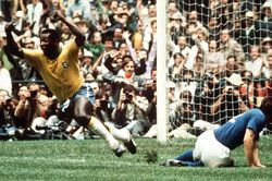 Sự nghiệp rực rỡ của Vua bóng đá Pelé
