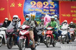 Các cửa ô, bến xe nhộn nhịp dòng người rời Thủ đô về quê đón Tết