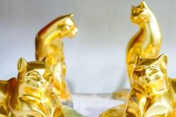 Chiêm ngưỡng linh vật mèo dát vàng 24k 'trình làng' Tết Quý Mão