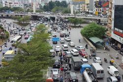 Các nút giao đường vành đai 2 Hà Nội liên tục ùn ứ