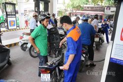 Từ ngày 1/1/2023, Chính phủ đề xuất áp dụng giảm thuế bảo vệ môi trường với xăng dầu xuống dưới mức sàn
