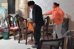 Con dâu ốm không làm được việc nhà, mẹ chồng cho tiền bắt ly hôn