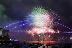 Pháo hoa rực sáng bầu trời New Zealand đón năm mới 2023