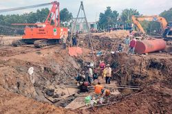 Đồng Tháp: Nỗ lực cứu bé trai 10 tuổi rơi xuống trụ bê-tông sâu 35m