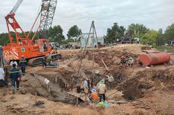 Cứu cháu bé rơi lọt trụ bê-tông rỗng sâu 35m: 'Còn nước còn tát'