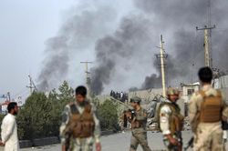 Afghanistan: Nổ lớn ngoài sân bay Kabul, nhiều người thương vong