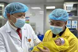Những em bé chào đời lúc 0h ngày đầu tiên của năm 2023