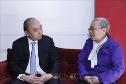 Chủ tịch nước Nguyễn Xuân Phúc thăm hỏi, chúc mừng năm mới gia đình các cố Chủ tịch nước