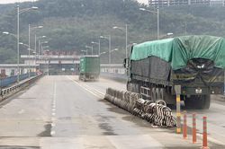 Sôi động xuất -nhập khẩu ngay từ ngày đầu năm 2023