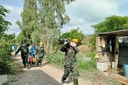 Quân khu 9 cử lực lượng Công binh cứu cháu bé rơi xuống trụ bê tông