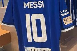 Đối thủ bán áo Messi để chọc tức đội bóng mới của Ronaldo?
