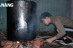 Xuyên đêm nấu cháo gửi đến bệnh nhân ngày đầu năm