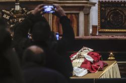 65.000 người tới tiễn biệt cựu Giáo hoàng Benedict XVI
