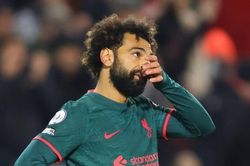 Liverpool thua sốc Brentford, MU hưởng lợi