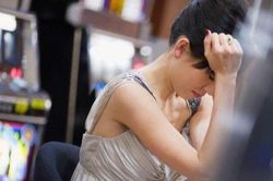 Đứng ngồi không yên khi biết tình cảnh bi đát của chồng cũ