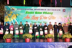 Ấm áp 'Xuân Biên phòng ấm lòng dân bản' trên biên giới Hà Tĩnh