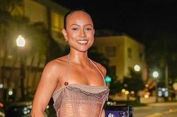 Mỹ nhân gốc Việt bị phản ứng vì mặc váy 'Cái Bang'