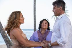 Câu chuyện 'yêu lại từ đầu' của Jennifer Lopez và Josh Duhamel trong Ăn Cưới Gặp Ăn Cướp có gì hấp dẫn?