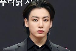 Cận cảnh cánh tay xăm kín hình của Jungkook (BTS): Người khen cá tính, kẻ chê nổi loạn quá đà