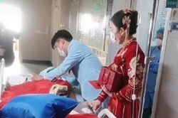 Cảnh vợ chồng mới cưới vái lạy cha ở phòng chăm sóc đặc biệt gây xúc động