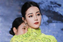 Động thái của Địch Lệ Nhiệt Ba sau loạt tin đồn tình ái