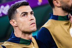 HLV mới của Ronaldo bị chỉ trích