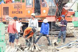 Đồng Tháp: Khó khăn trong việc đưa thi thể cháu bé lên