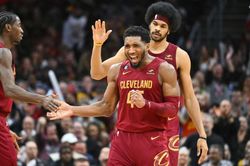 Trận đấu phi thường của Donovan Mitchell ở đâu trong lịch sử NBA?