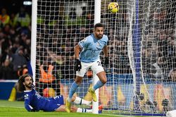 Man City đánh bại Chelsea ngay tại Stamford Bridge