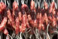 Đặc sản ám khói vùng Tây Bắc, giá nửa triệu một cân vẫn cháy hàng dịp Tết