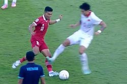 CĐV Indonesia: Văn Hậu đá xấu còn giả vờ đau
