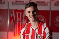 CLB Premier League chiêu mộ con trai Beckham