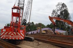 11 bước để kéo ống cọc bê tông có bé trai 10 tuổi lên