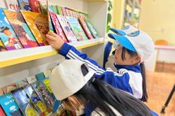 Trao tặng 7 thư viện ước mơ cho các trường tiểu học trên địa bàn tỉnh