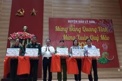 Biên giới - biển đảo Thông tin về biển đảo Tặng quà tết trị giá gần 500 triệu đồng đến chiến sĩ, Nhân dân đảo Lý Sơn và Cồn Cỏ