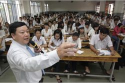 Tự chủ đại học: Hơn 30% giảng viên có thu nhập trên 200 triệu/năm và bài toán ngân sách