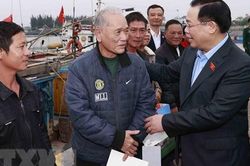 Chủ tịch Quốc hội thăm, chúc Tết người dân tại Quảng Bình