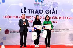 Trao giải cuộc thi sáng tác văn học 'Nâng cánh ước mơ xanh'