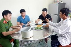 Bi hài chuyện Công an chính quy về xã