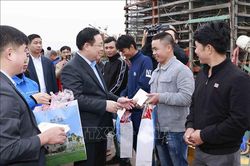 Chủ tịch Quốc hội thăm, chúc Tết ngư dân tại Khu neo đậu tàu thuyền Cửa Phú