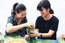 Khu du lịch Champa Island Nha Trang tổ chức 'Nấu bánh Tét - Trở về Tết xưa'