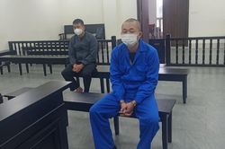 Nhận tiền 'bảo kê' sới bạc trên sông Hồng