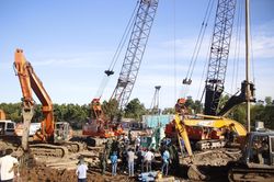 Vẫn chưa đưa được thi thể cháu bé ra khỏi trụ bê tông sâu 35m