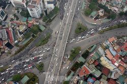 Hình ảnh ngày đầu điều chỉnh phân luồng lại giao thông tại Ngã Tư Sở - Láng
