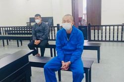 Lĩnh án 5 năm tù vì nhận hối lộ bảo kê cho sới bạc trên sông Hồng