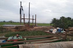 Diễn biến mới vụ bé trai ở Đồng Tháp rơi xuống trụ bê tông ngày 9/1: Điều gì đang cản trở đưa Hạo Nam lên?